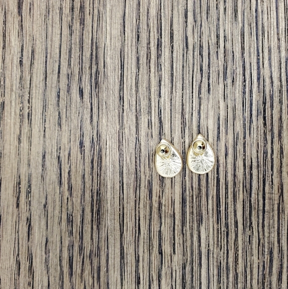 💗 Wood and gold toned teardrop earrings - Picture 2 of 3